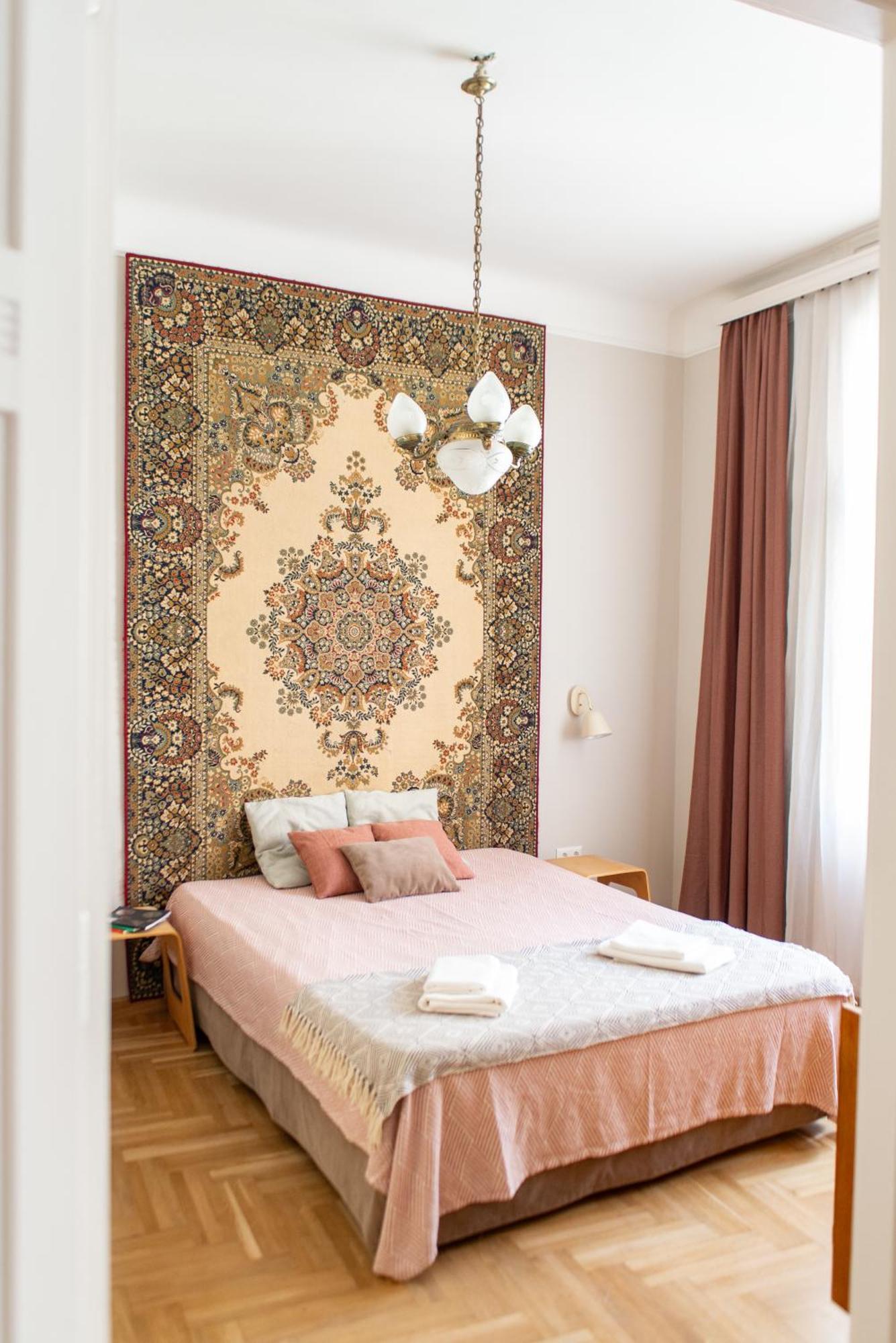 Apartment Spacious Family Along River Side, In The Heart Of Buda Budapest