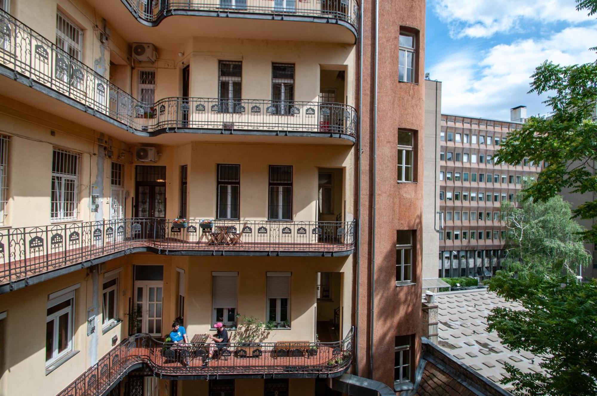 Spacious Family Along River Side, In The Heart Of Buda * Budapesta