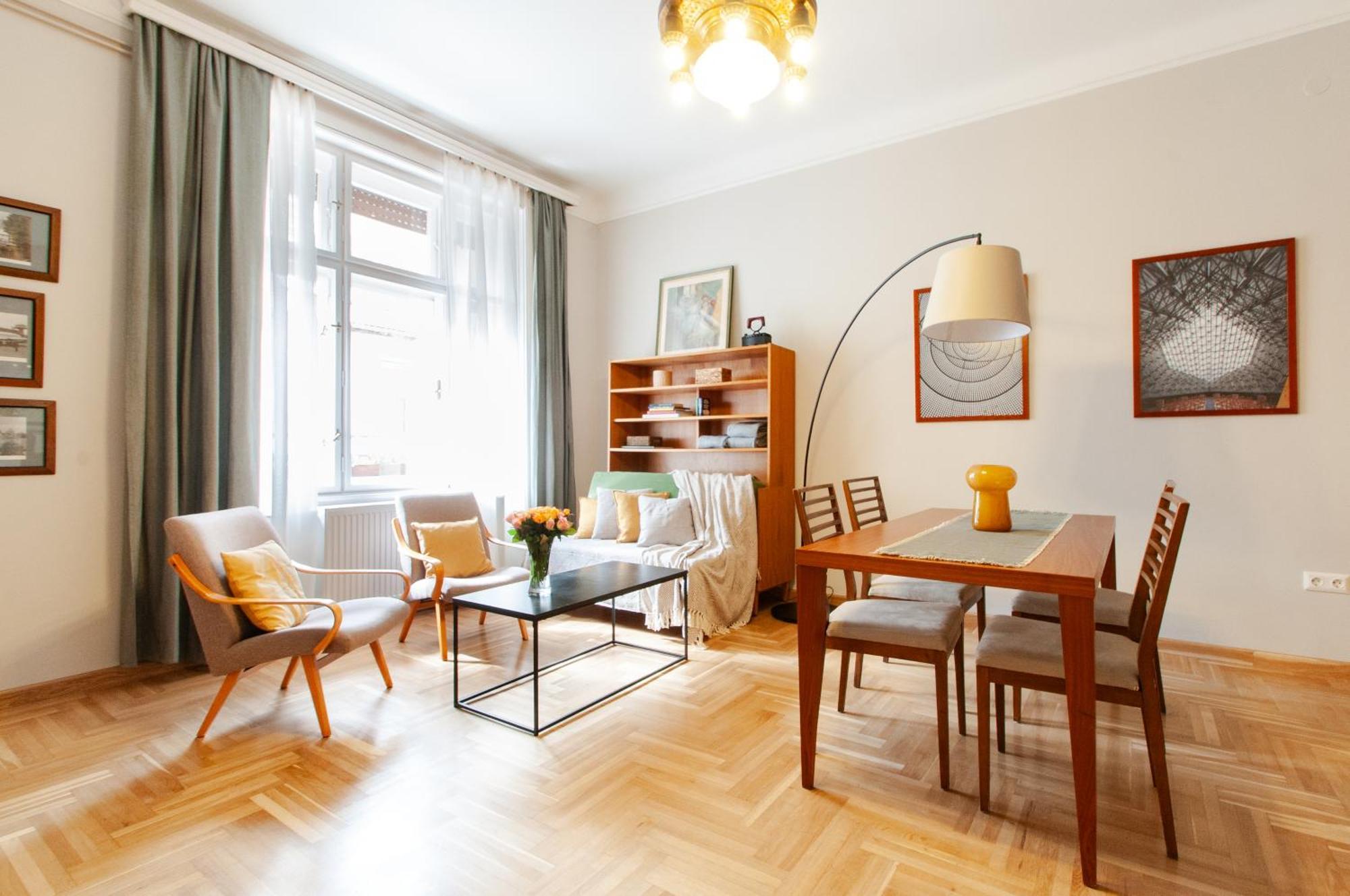 Spacious Family Along River Side, In The Heart Of Buda Будапешт