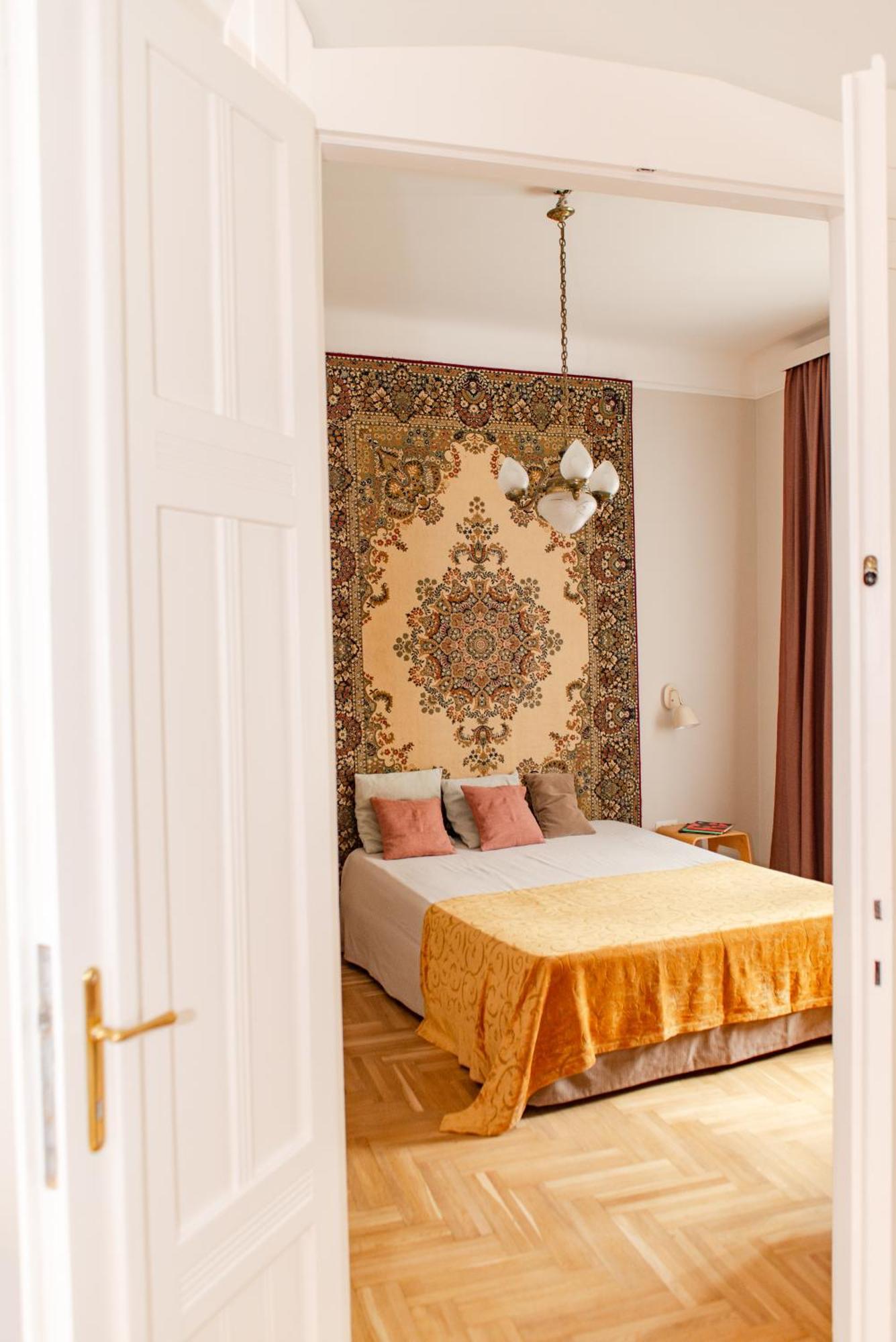 Spacious Family Along River Side, In The Heart Of Buda * Budapesta
